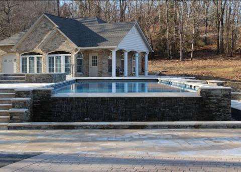 A negative edge pool and spa in Stafford County Virginia